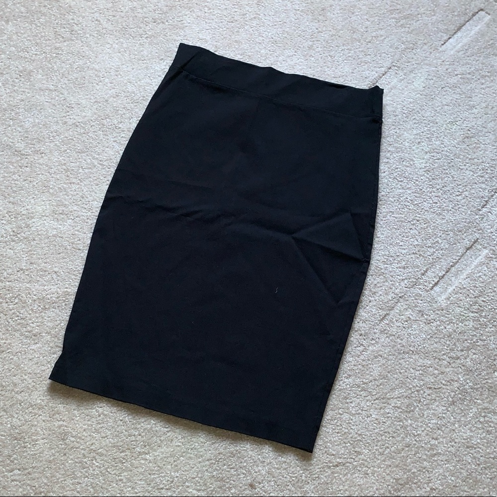 MÜR BLACK PENCIL SKIRT - Size Small